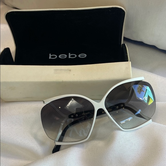 ?Bebe Elegant White Sunglasses with CASE